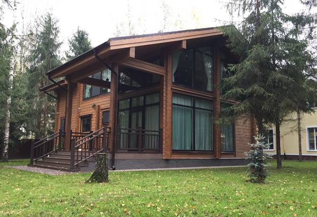 Чем покрасить деревянный дом снаружи?